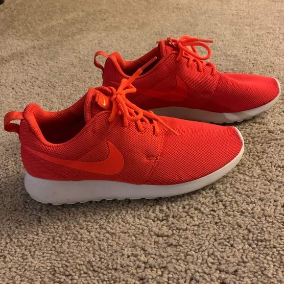 Nike Shoes - Nike Roshe one women’s sneakers